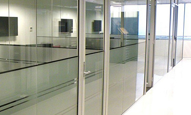 Перегородки из стекла в офисе купить в Красноярске
