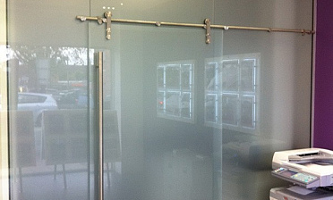 Перегородки из стекла непрозрачные, для офиса купить в Красноярске