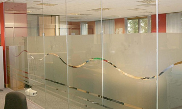 Стеклянные перегородки в офис, частично матированные купить в Красноярске Стеклянные перегородки в офис, частично матированные купить в Красноярске