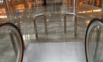 Защитный барьер эскалатора в Красноярске. Готовые проекты ПерилаГлавСнаб