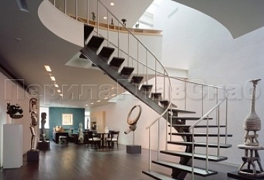 Изготовление лестниц для загородного дома купить в Красноярске