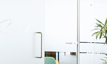 Перегородки из стекла в интерьере офиса купить в Красноярске