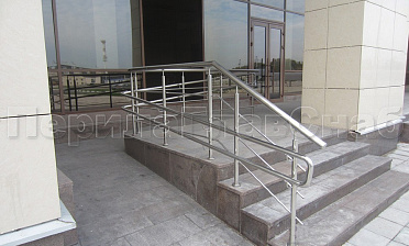 Ограждение пандуса с тремя ригелями купить в Красноярске Ограждение пандуса с тремя ригелями купить в Красноярске