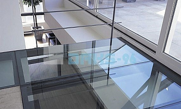 Стеклянный потолок на межэтажной площадке купить в Красноярске Стеклянный потолок на межэтажной площадке купить в Красноярске