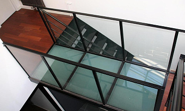 Стеклянный пол для легкого перекрытия между этажами купить в Красноярске Стеклянный пол для легкого перекрытия между этажами купить в Красноярске