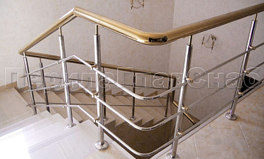 Лестничное ограждение с тремя ригелями и поручнем из латуни купить в Красноярске Лестничное ограждение с тремя ригелями и поручнем из латуни купить в Красноярске