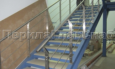 Ограждение с нестандартными нержавеющими стойками и ригельным заполнением купить в Красноярске Ограждение с нестандартными нержавеющими стойками и ригельным заполнением купить в Красноярске