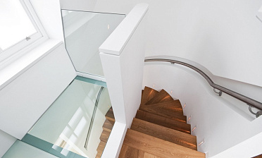 Стеклянный потолок в двухъярусной квартире купить в Красноярске Стеклянный потолок в двухъярусной квартире купить в Красноярске