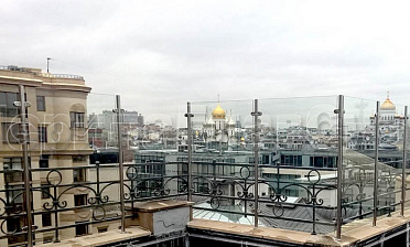 Ветрозащитное ограждение на стойках из нержавейки купить в Красноярске Ветрозащитное ограждение на стойках из нержавейки купить в Красноярске