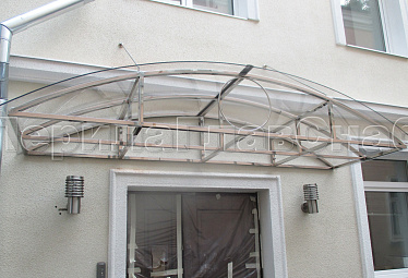 Козырьки на металлокаркасе купить в Красноярске