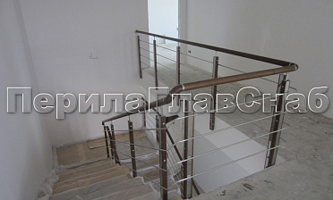 Ограждение с деревянным поручнем и стойками с деревянными вставками, с ригелями купить в Красноярске Ограждение с деревянным поручнем и стойками с деревянными вставками, с ригелями купить в Красноярске