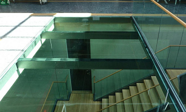 Стеклянный потолок в бизнес-центре купить в Красноярске Стеклянный потолок в бизнес-центре купить в Красноярске