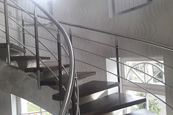 Перила и ограждения из нержавейки и дерева в Красноярске. Готовые проекты ПерилаГлавСнаб - фото 1