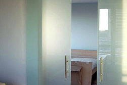 Раздвижные стеклянные двери в Красноярске. Готовые проекты ПерилаГлавСнаб - фото 7