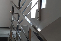 Перила для лестниц из металла в Красноярске. Готовые проекты ПерилаГлавСнаб - фото 14