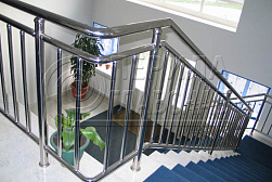 Перила и ограждения с вертикальным заполнением в Красноярске. Готовые проекты ПерилаГлавСнаб - фото 3 Перила и ограждения с вертикальным заполнением в Красноярске. Готовые проекты ПерилаГлавСнаб - фото 3