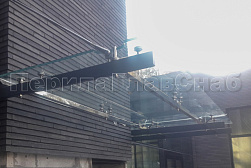 Стеклянные козырьки на спайдерах в Красноярске. Готовые проекты ПерилаГлавСнаб - фото 7