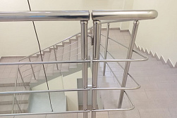 Перила для лестниц из металла в Красноярске. Готовые проекты ПерилаГлавСнаб - фото 16