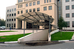 Козырьки и навесы на металлокаркасе в Красноярске. Готовые проекты ПерилаГлавСнаб - фото 23