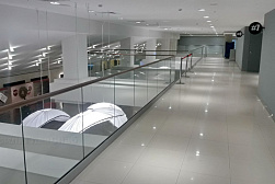 Стеклянные ограждения для торговых  и бизнес центров в Красноярске. Готовые проекты ПерилаГлавСнаб - фото 3