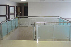 Стеклянные перила для атриумов в Красноярске. Готовые проекты ПерилаГлавСнаб - фото 4