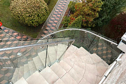 Стеклянные ограждения для улицы в Красноярске. Готовые проекты ПерилаГлавСнаб - фото 1 Стеклянные ограждения для улицы в Красноярске. Готовые проекты ПерилаГлавСнаб - фото 1