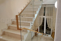 Цельностеклянные ограждения на несущем стекле в Красноярске. Готовые проекты ПерилаГлавСнаб - фото 1 Цельностеклянные ограждения на несущем стекле в Красноярске. Готовые проекты ПерилаГлавСнаб - фото 1