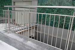 Перила и ограждения с вертикальным заполнением в Красноярске. Готовые проекты ПерилаГлавСнаб - фото 7 Перила и ограждения с вертикальным заполнением в Красноярске. Готовые проекты ПерилаГлавСнаб - фото 7