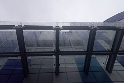 Стеклянные козырьки на спайдерах в Красноярске. Готовые проекты ПерилаГлавСнаб - фото 10