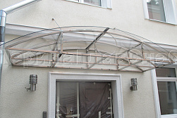 Козырьки и навесы на металлокаркасе в Красноярске. Готовые проекты ПерилаГлавСнаб - фото 1