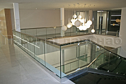 Стеклянные ограждения для торговых  и бизнес центров в Красноярске. Готовые проекты ПерилаГлавСнаб - фото 17