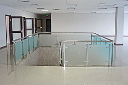 Ограждения из нержавейки со стеклом в Красноярске. Готовые проекты ПерилаГлавСнаб - фото 10