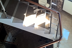 Перила и ограждения из нержавейки и дерева в Красноярске. Готовые проекты ПерилаГлавСнаб - фото 26