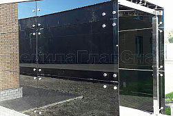 Стеклянные козырьки на спайдерах в Красноярске. Готовые проекты ПерилаГлавСнаб - фото 4