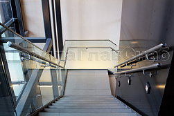 Стеклянные ограждения для торговых  и бизнес центров в Красноярске. Готовые проекты ПерилаГлавСнаб - фото 19