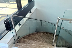 Стеклянные перила для винтовых лестниц в Красноярске. Готовые проекты ПерилаГлавСнаб - фото 5