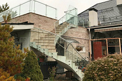 Цельностеклянные ограждения на несущем стекле в Красноярске. Готовые проекты ПерилаГлавСнаб - фото 11 Цельностеклянные ограждения на несущем стекле в Красноярске. Готовые проекты ПерилаГлавСнаб - фото 11