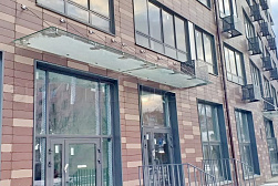 Стеклянные козырьки на вантах в Красноярске. Готовые проекты ПерилаГлавСнаб - фото 2