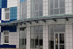 Стеклянные козырьки на спайдерах в Красноярске. Готовые проекты ПерилаГлавСнаб - фото 11